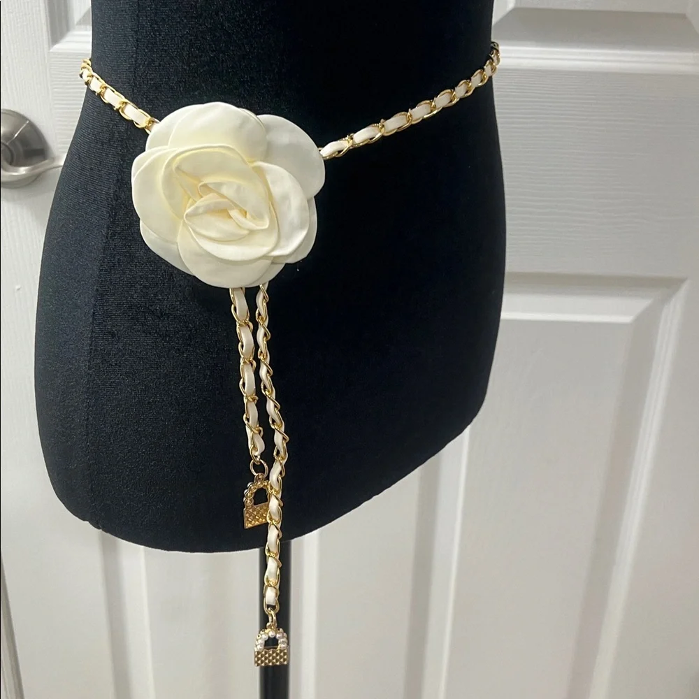 NEW ❤️Women's Elegant Floral Chain Belt with Beige Rose Accent & Camellia Charm